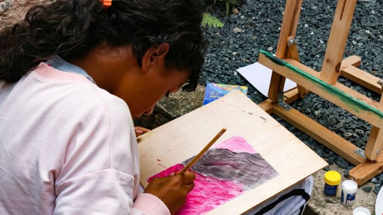 Son 60 niños y niñas quienes se ven, hoy en día, beneficiados con diversos aprendizajes que reciben en La Casa Azul.