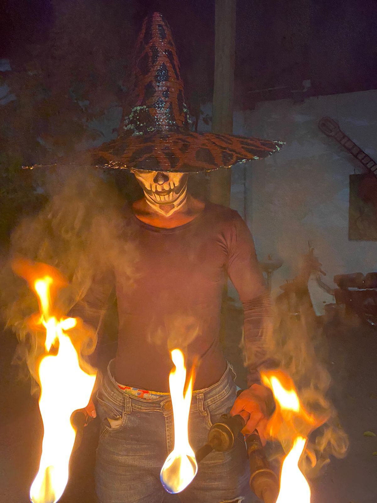 El desfile del fuego es una de las actividades más importantes de la Fiesta de Las Brujas.