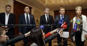 Alexander Zakharchenko, líder de los rebeldes prorrusos en Donetsk, Igor Plotnitsky, líder de los rebeldes prorrusos en la región de Lugansk, el embajador ruso en Ucrania, Mikhail Zurabov, el expresidente ucraniano Leonid Kuchma y la Organización para la Seguridad y la Cooperación en Europa (OSCE).