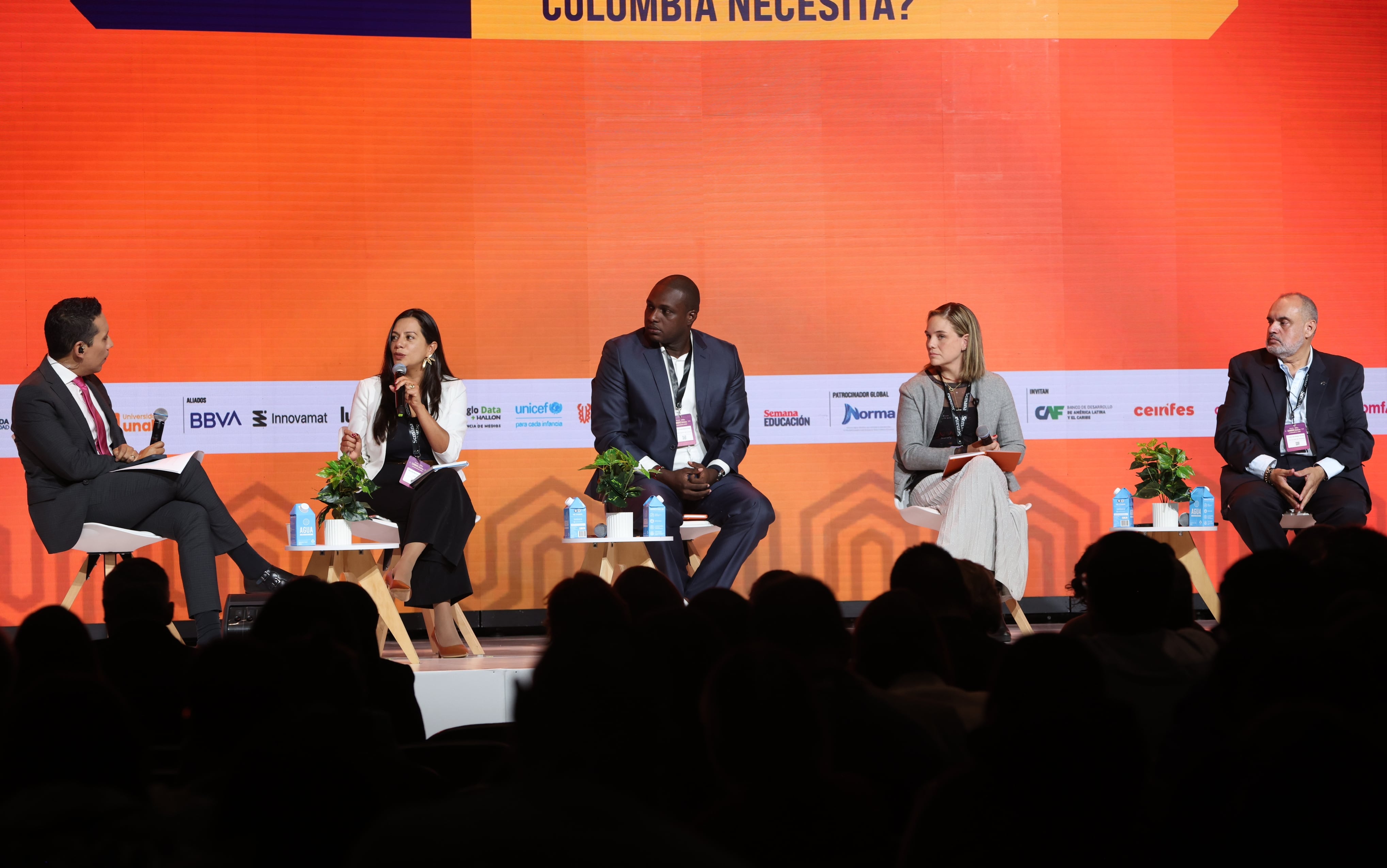 XIII Cumbre de Líderes por la Educación
La generación del cambio
Bogotá 24 septiembre 2026

Después del terremoto: ¿cómo reconstruimos la educación que
Colombia necesita?
Marcela Bautista Macia, Especialista en Educación de CAF
Rosvier Armando Mosquera Tamayo, secretario de Educación del Chocó
Sara Mercedes Rodas Soto, secretaria de Educación de Cali
Carlos Jairo Bedoya Naranjo, secretario de Educación de Pereira
Moderador: Diego Bonilla, editor política SEMANA