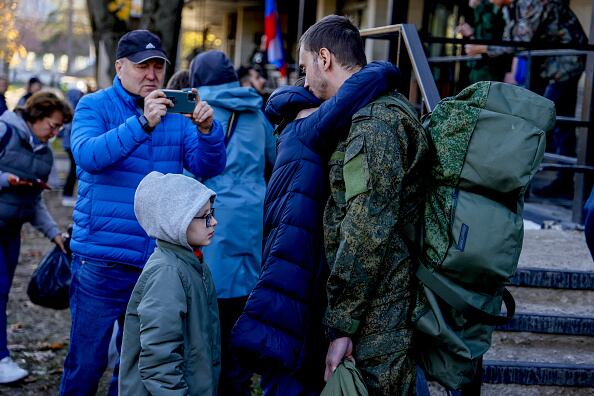 “Debemos proteger los intereses de nuestros seres queridos, de nuestra gente en general, los intereses del Estado”, dijo el vicepresidente del Consejo de Seguridad Rusia, Dimitri Medvedev,  (Photo by Sefa Karacan/Anadolu Agency via Getty Images)