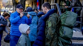 “Debemos proteger los intereses de nuestros seres queridos, de nuestra gente en general, los intereses del Estado”, dijo el vicepresidente del Consejo de Seguridad Rusia, Dimitri Medvedev, (Photo by Sefa Karacan/Anadolu Agency via Getty Images)