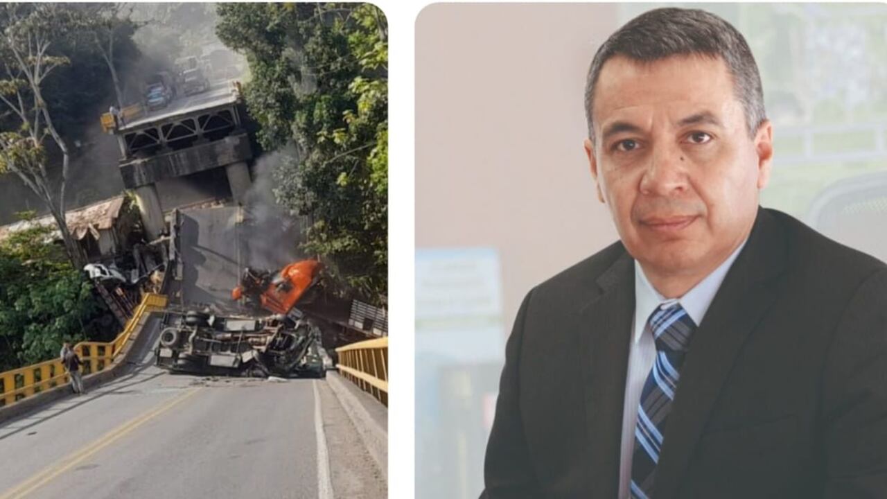 El puente colapsado sobre el río La Vieja y William Fernando Camargo, presidente de la ANI.