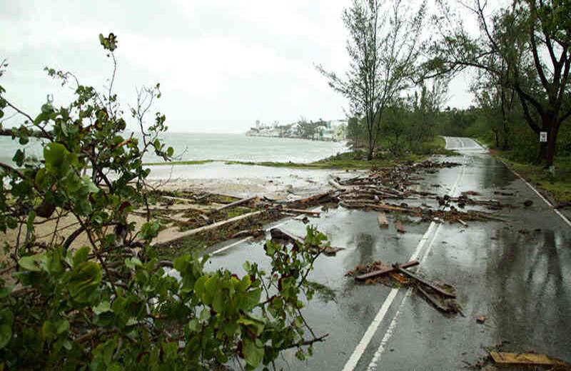 El huracán Matthew continua haciendo estragos en el caribe, y toca suelo colombiano, cubano, domicano, haitiano y jamaicano, dejando miles de familias desplazadas y provocando serios destrozos materiales.