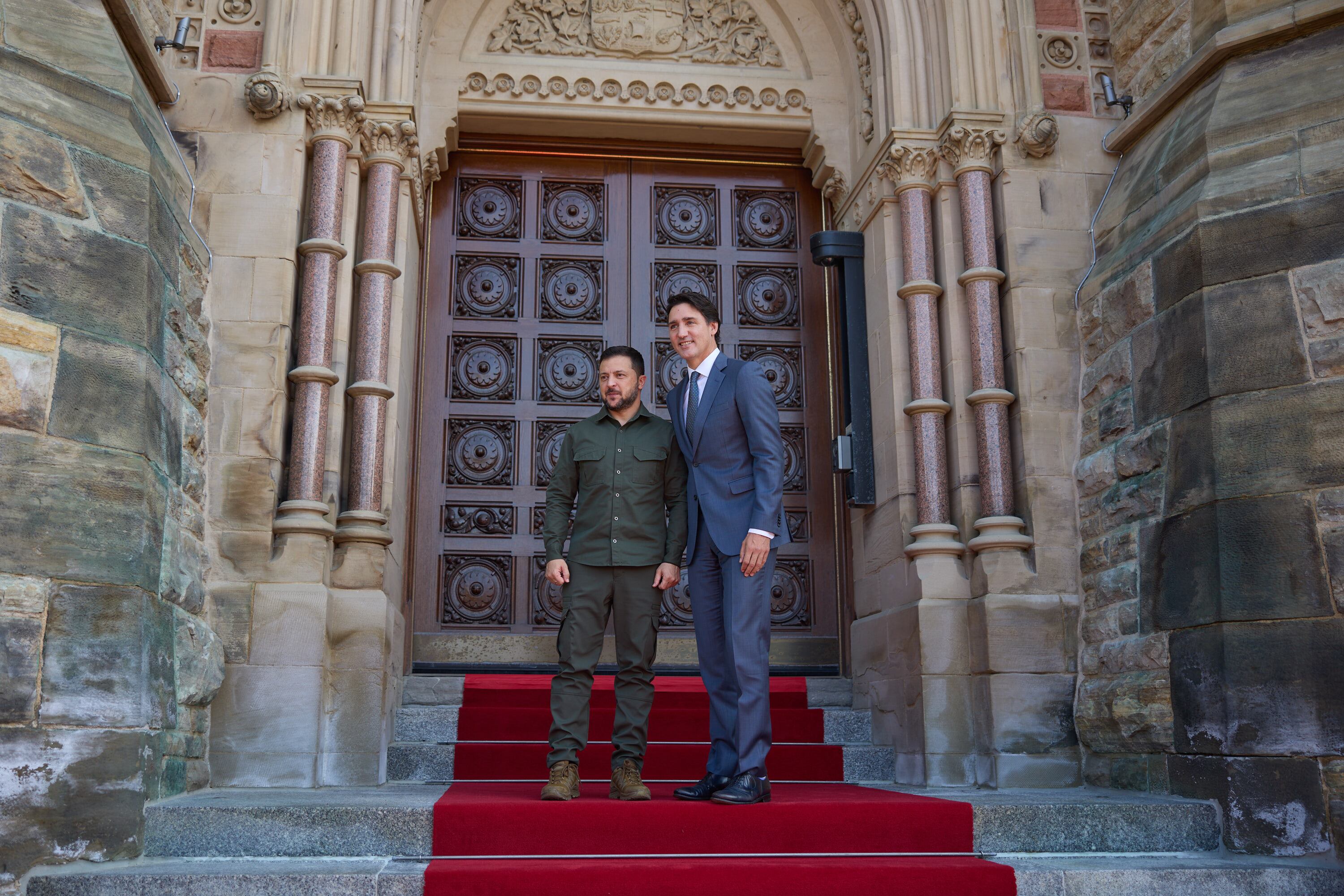 Justin Trudeau y Volodimir Zelenski durante visita oficial del mandatario ucraniano a Canadá.