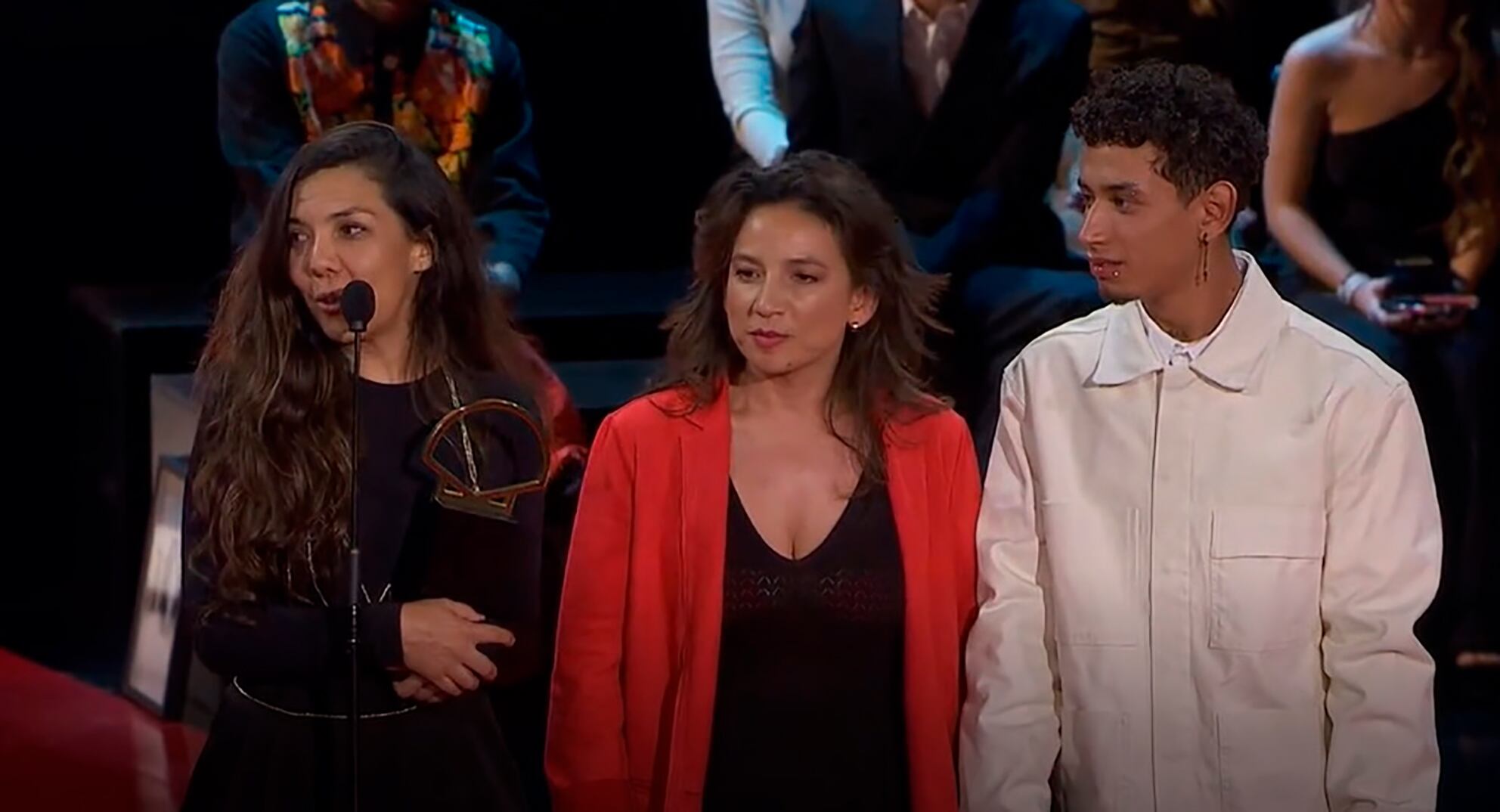 'Los reyes del mundo', recibió la Concha de Oro a Mejor película en el Festival Internacional de Cine de San Sebastián, convirtiéndose en la primera película colombiana en recibir el premio más importante en un festival Clase A, entre los que se cuentan también Cannes, Venecia, Berlín y Locarno. Un enorme éxito que alista el camino para su llegada a ‘la tierra prometida’, en salas de cine de Colombia, este 13 de octubre.