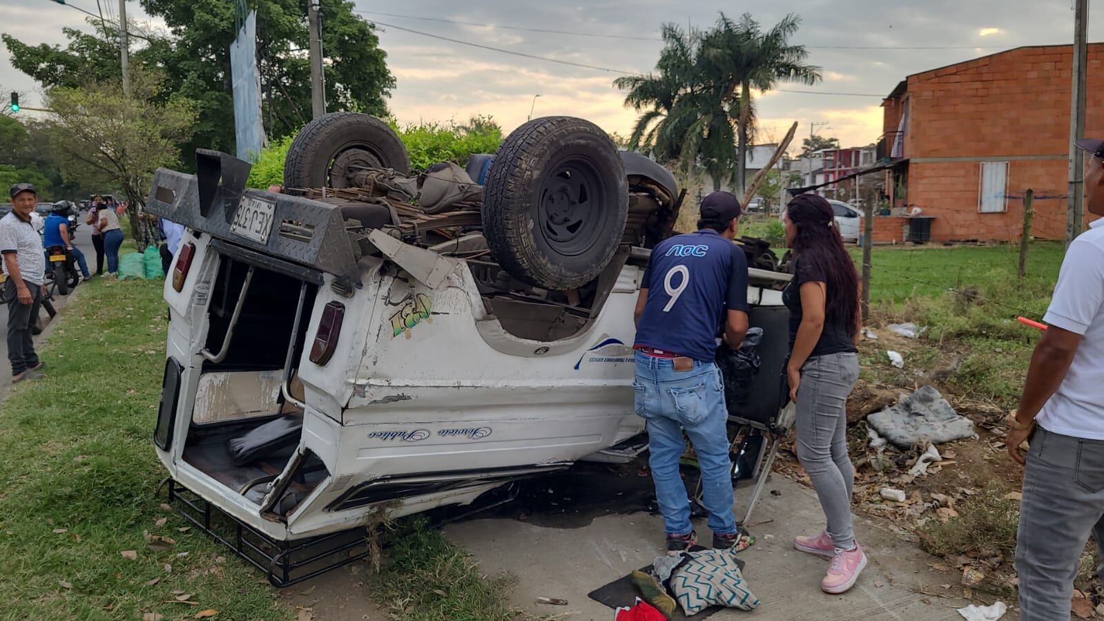 Cali: grave accidente en el que una guala perdió el control, dejó cinco heridos.