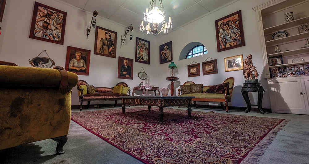 Todas las habitaciones de Casablanca son monocromáticas. La de Débora Arango es verde y en ella a la pintora le gustaba dormir hasta 'tardecido'.