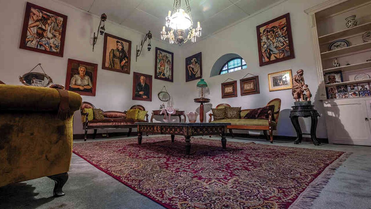 Todas las habitaciones de Casablanca son monocromáticas. La de Débora Arango es verde y en ella a la pintora le gustaba dormir hasta 'tardecido'.