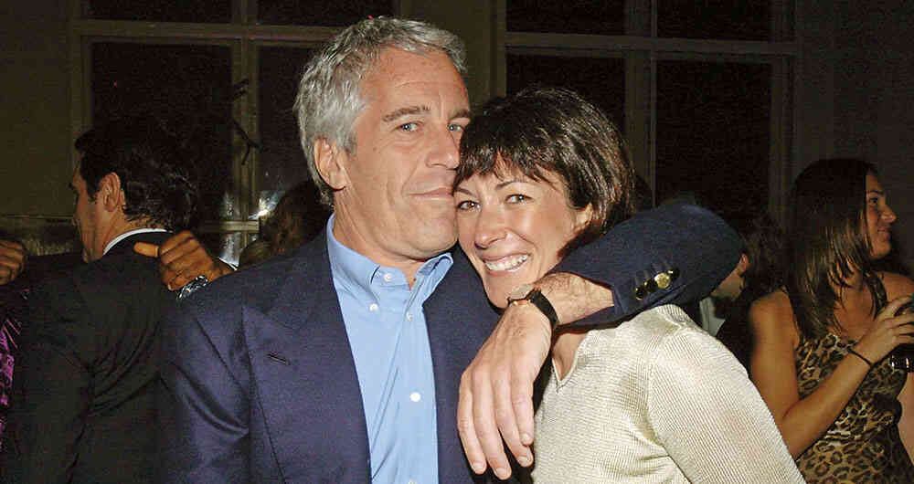 No está claro cómo Ghislaine Maxwell conoció a Epstein. Lo que sí quedó claro, según los testigos que desfilaron por el juicio, es que durante años el multimillonario financió su lujosa vida, incluso transfiriéndole dinero para comprarse un helicóptero.