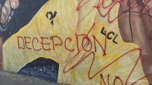 El mural vandalizado había sido pintado en homenaje a Egan Bernal luego de ganar el Tour de Francia. Foto: Twitter Daniel Nocua.