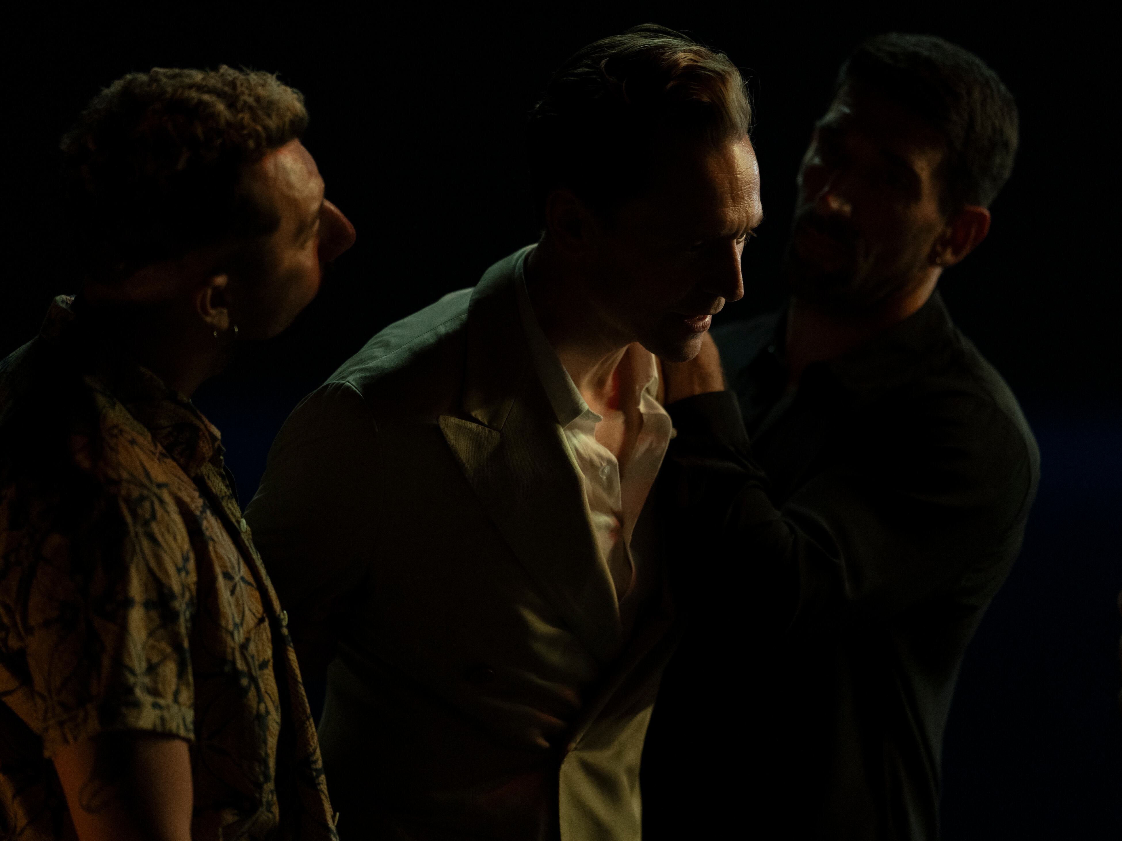 Fabio Espinosa, actor bumangués actúa junto a Tom Hiddleston en ‘El Infiltrado’ de Prime Video