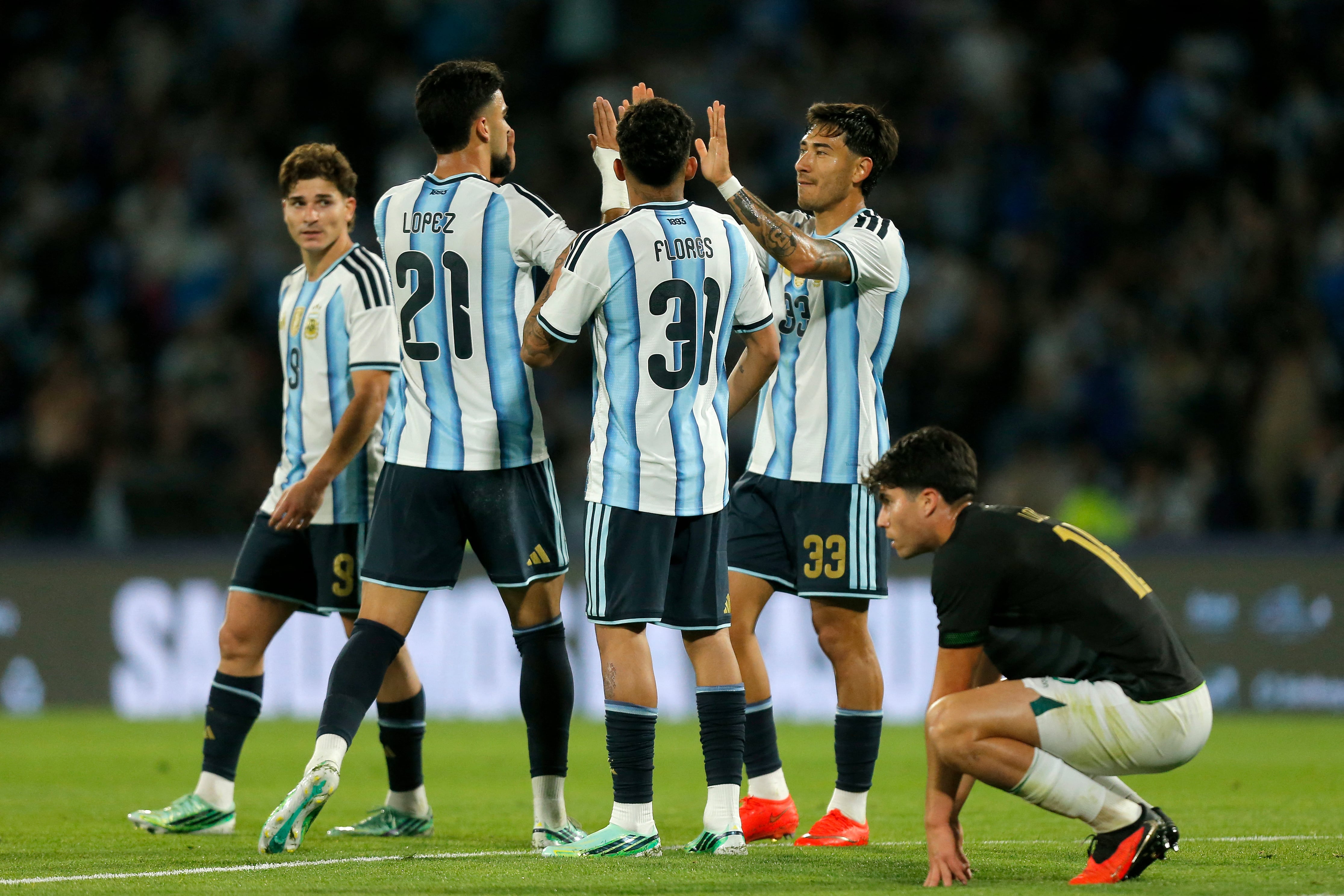 Argentina celebra uno de los goles ante Bolivia