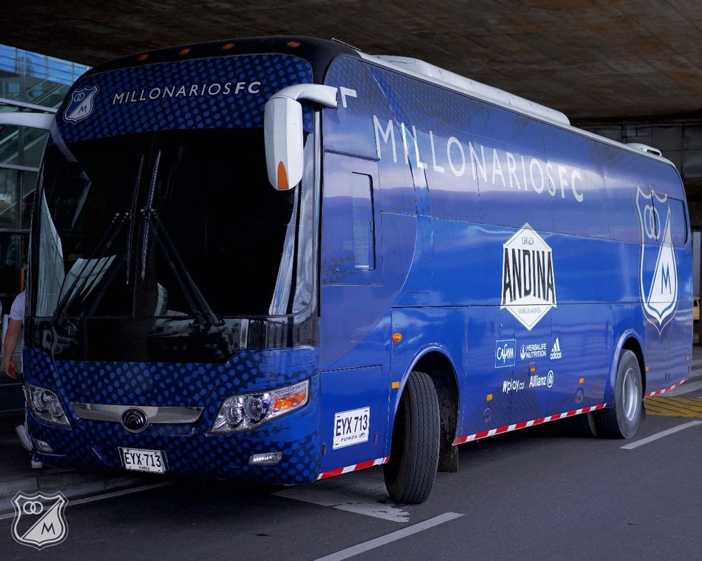 Millonarios arribó a Bogotá tras el duro episodio que vivió en Ibagué.