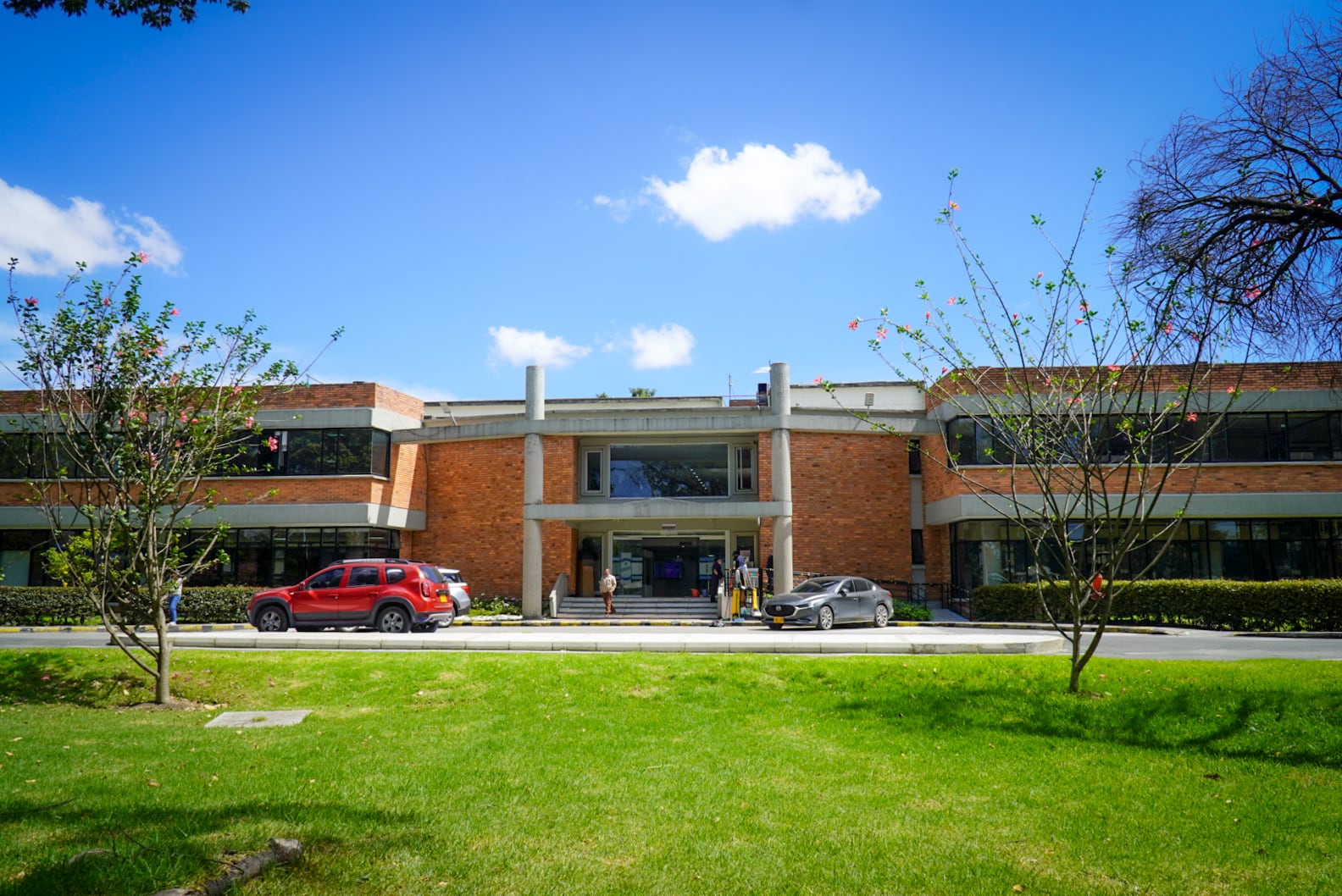 Colombia hoy es líder en la estrategia de vigilancia basada en comunidad. El país cuenta con más de 10.000 agentes comunitarios, gestores y vigías de la salud formados por el Instituto Nacional de Salud