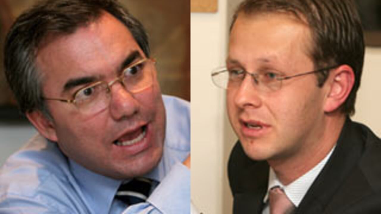 Los ministros Diego Palacio y Andrés Felipe Arias, de Protección y Agricultura, respectivamente, asumieron este martes la defensa del presidente Uribe en el escándalo por la 'parapolítica'.