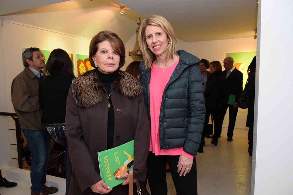 Betty Sofan de Pardo y Claudia Camargo.