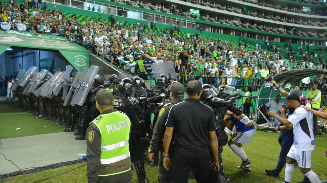 Imágenes de los desmanes que se presentaron en el estadio del Deportivo Cali, en el juego de los verdiblancos contra el Junior, por la fecha 5 de los cuadrangulares de la Liga II-2023.