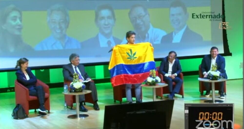 Luis Pérez propone cambiar símbolos patrios.