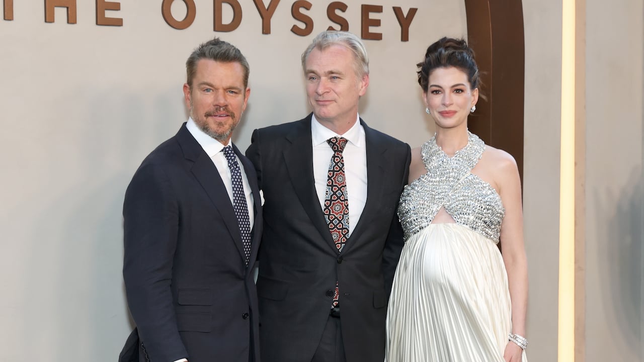 Christopher Nolan junto a Anne Hathaway y Matt Damon, protagonistas de La Odisea.