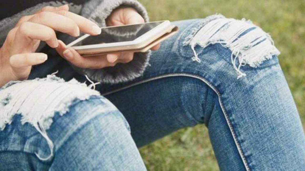 El comportamiento extraño de las aplicaciones es una de las señales de que el celular está fallando.