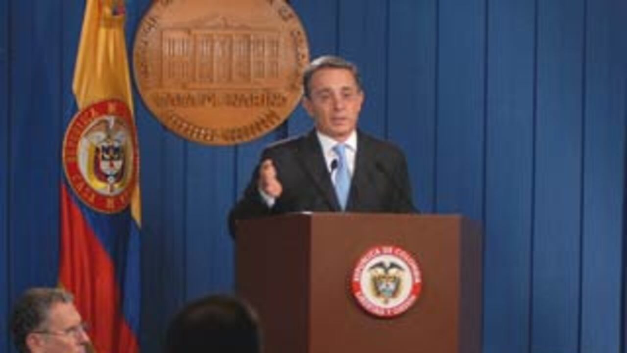 El Presidente Álvaro Uribe Vélez, durante la rueda de prensa en la noche de este jueves.
FOTO: SERVICIO DE NOTICIAS DEL ESTADO (SNE)