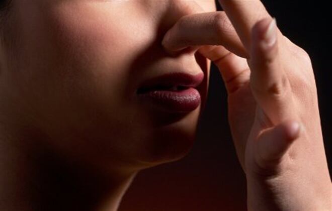Consumir ajo puede producir mal olor corporal. Thinkstock