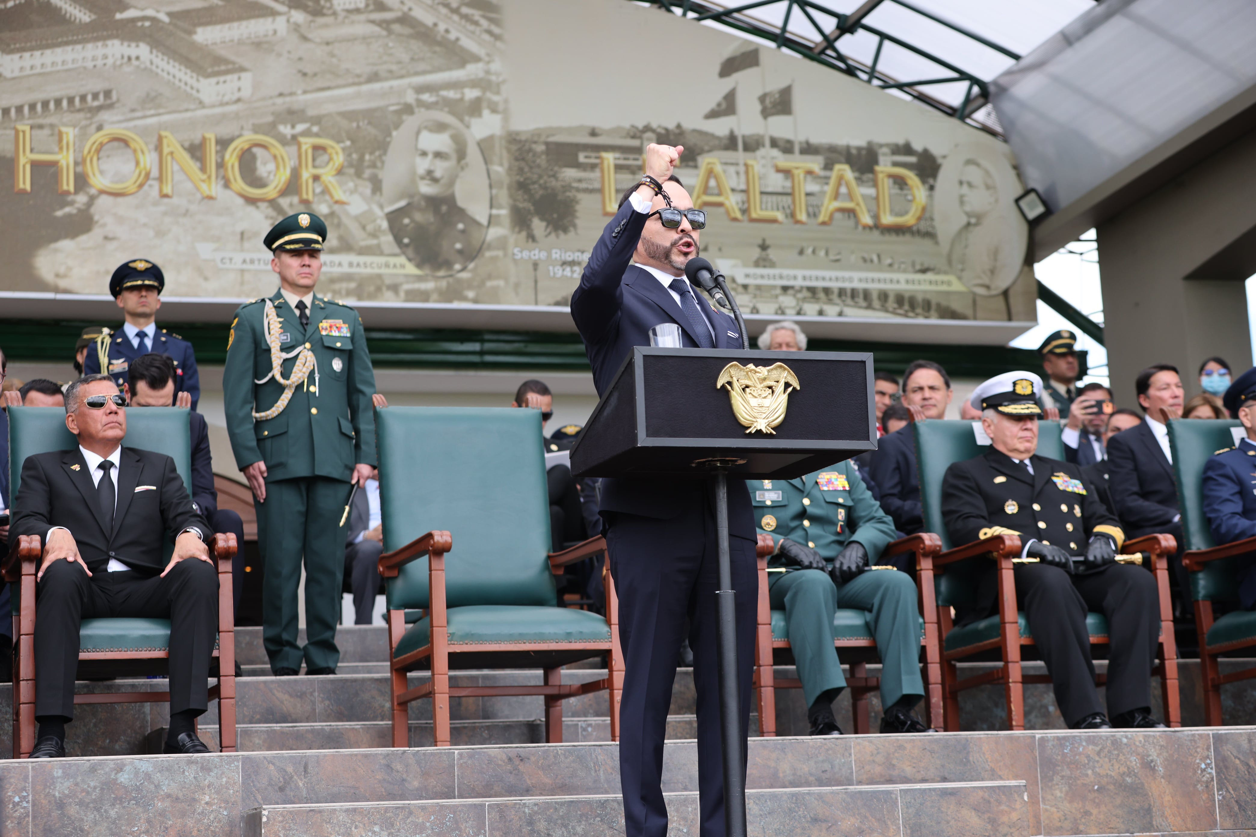 Ceremonia de reconocimiento a la nueva cúpula militar y la condecoración a la cúpula saliente en la Escuela Militar de Cadetes José Maria Córdoba.