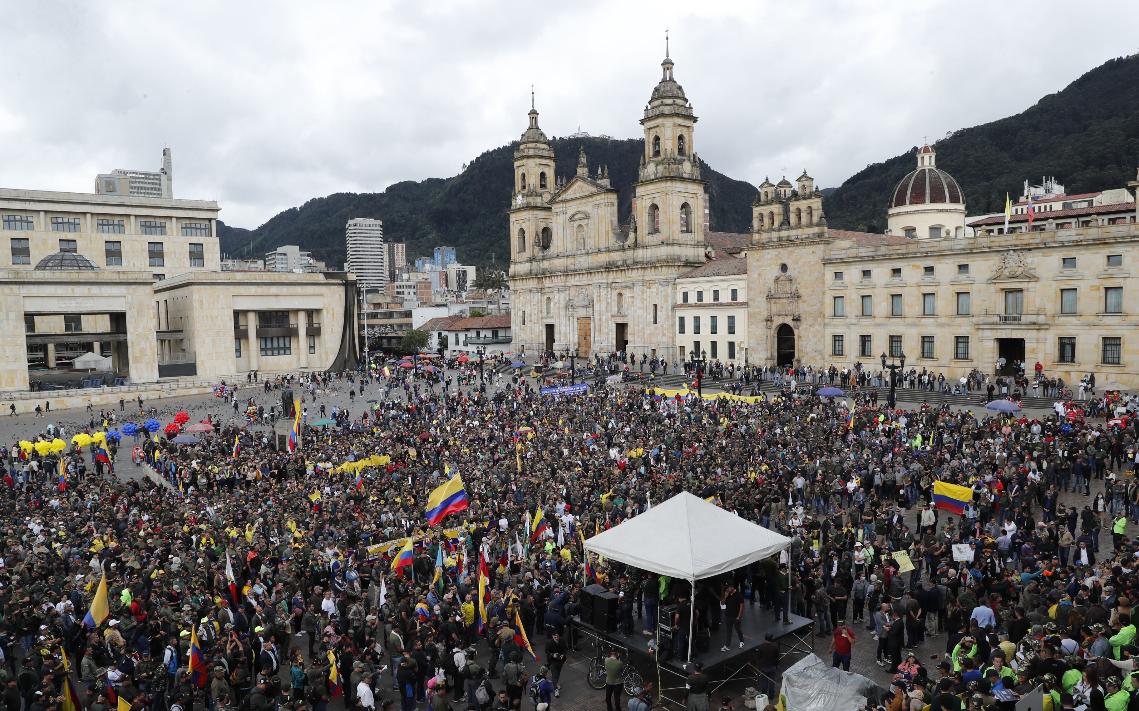 Protestas militares retirados en la plaza de bolívar