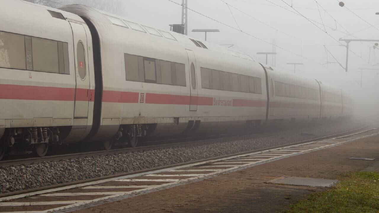 Hombre atacó a tres personas en un tren en Alemania