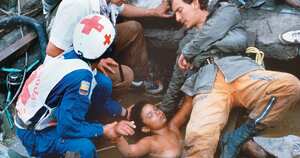 OMAYRA, EL SÍMBOLO La historia de Omayra Sánchez, una niña de 12 años que quedó atrapada en el lodo y murió ante los ojos del mundo, quedó en la memoria colectiva como el reflejo de la impotencia de un país devorado por la catástrofe.