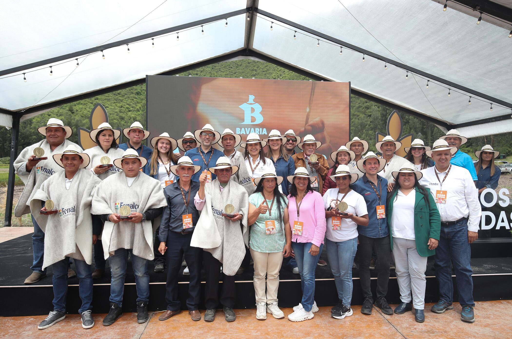 ‘Siembra Bavaria’ facilita el acceso de los agricultores a formación técnica, herramientas productivas y mercados formales.