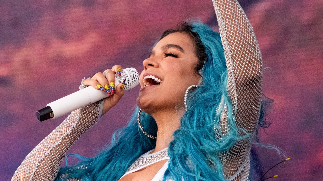 Karol G en el escenario principal durante el fin de semana 2, día 3 del Festival de Música y Artes de Coachella Valley 2022 el 24 de abril de 2022 en Indio, California.