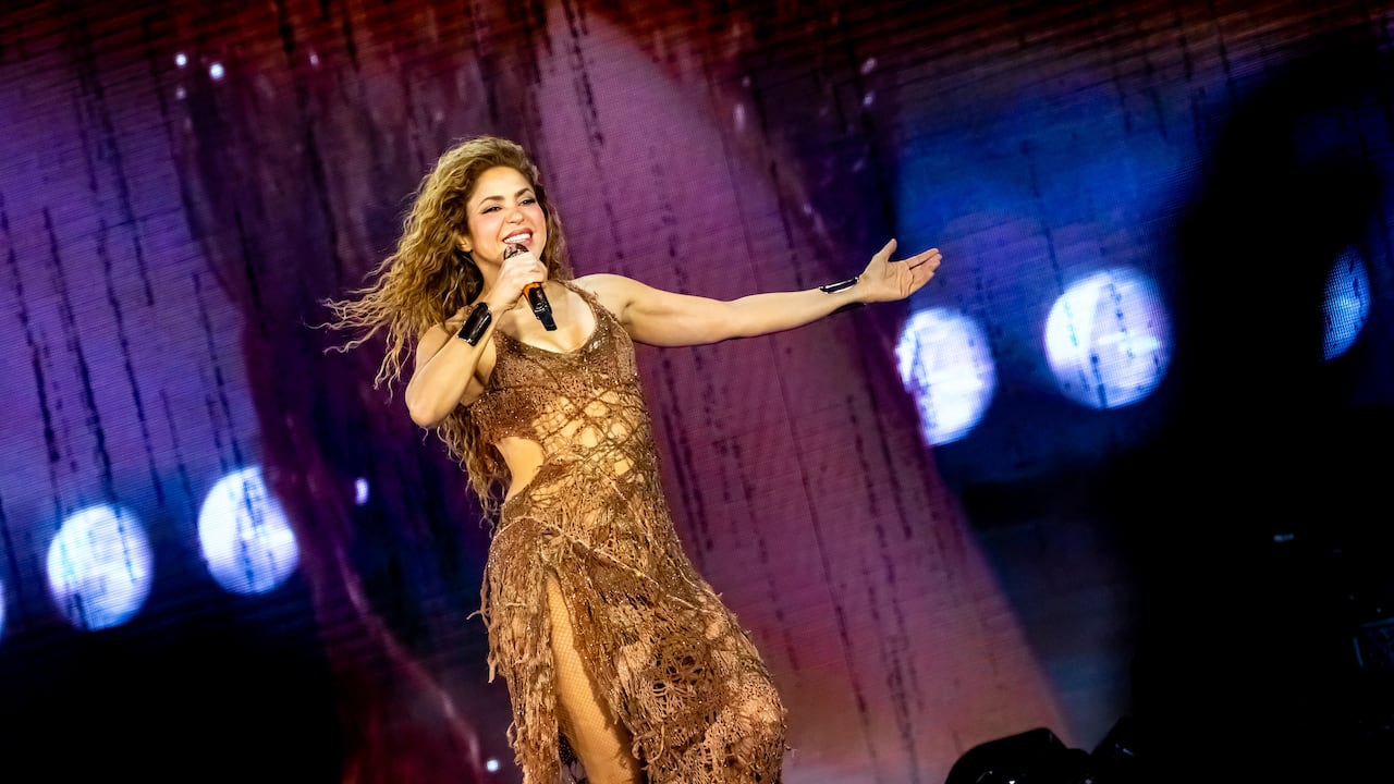 Shakira en Ciudad de México sorprendió al incluir, por primera vez, una sección mexicana en su setlist. Interpretó una versión única de 'Ciega, Sordomuda' junto al Mariachi Gama 1000.