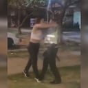 La uniformada fue agredida mientras intentaba controlar una riña.