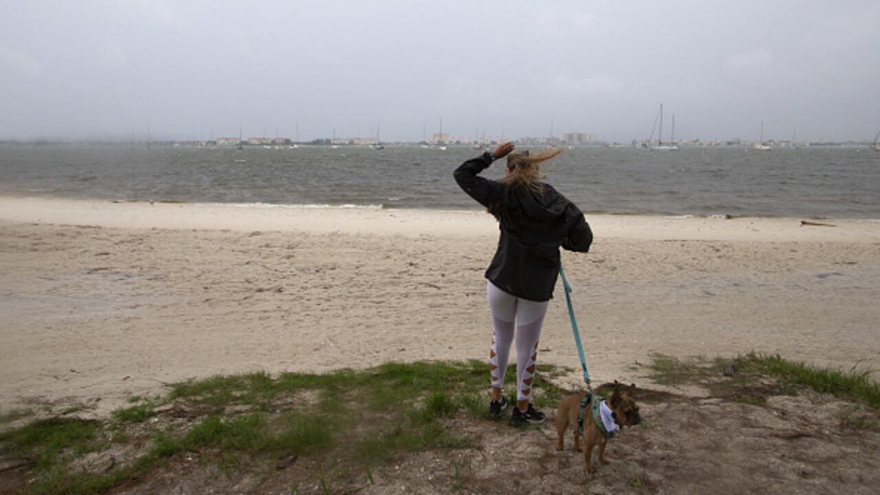 En La Habana, de 2,1 millones de habitantes, se encuentran 90.000 clientes sin electricidad, dijo a la televisión estatal un funcionario de la Unión Eléctrica, mientras que en la vecina provincia de Artemisa 117.434 clientes se quedaron sin el servicio.Photographer: Juan Manuel Barrero Bueno/Bloomberg via Getty Images