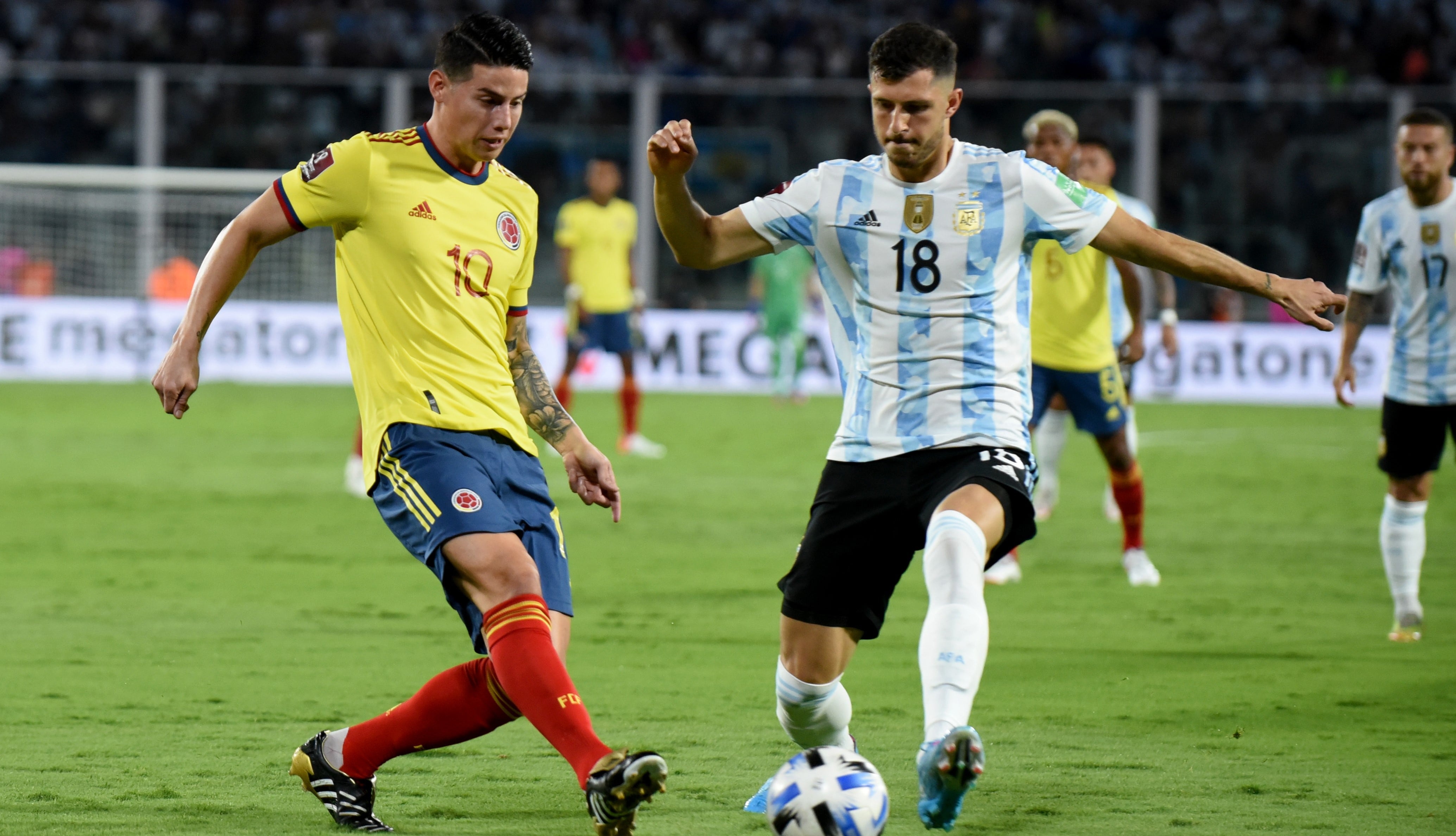 James Rodríguez en el partido entre Colombia y Argentina por la fecha 16 de las Eliminatorias a Catar 2022.
