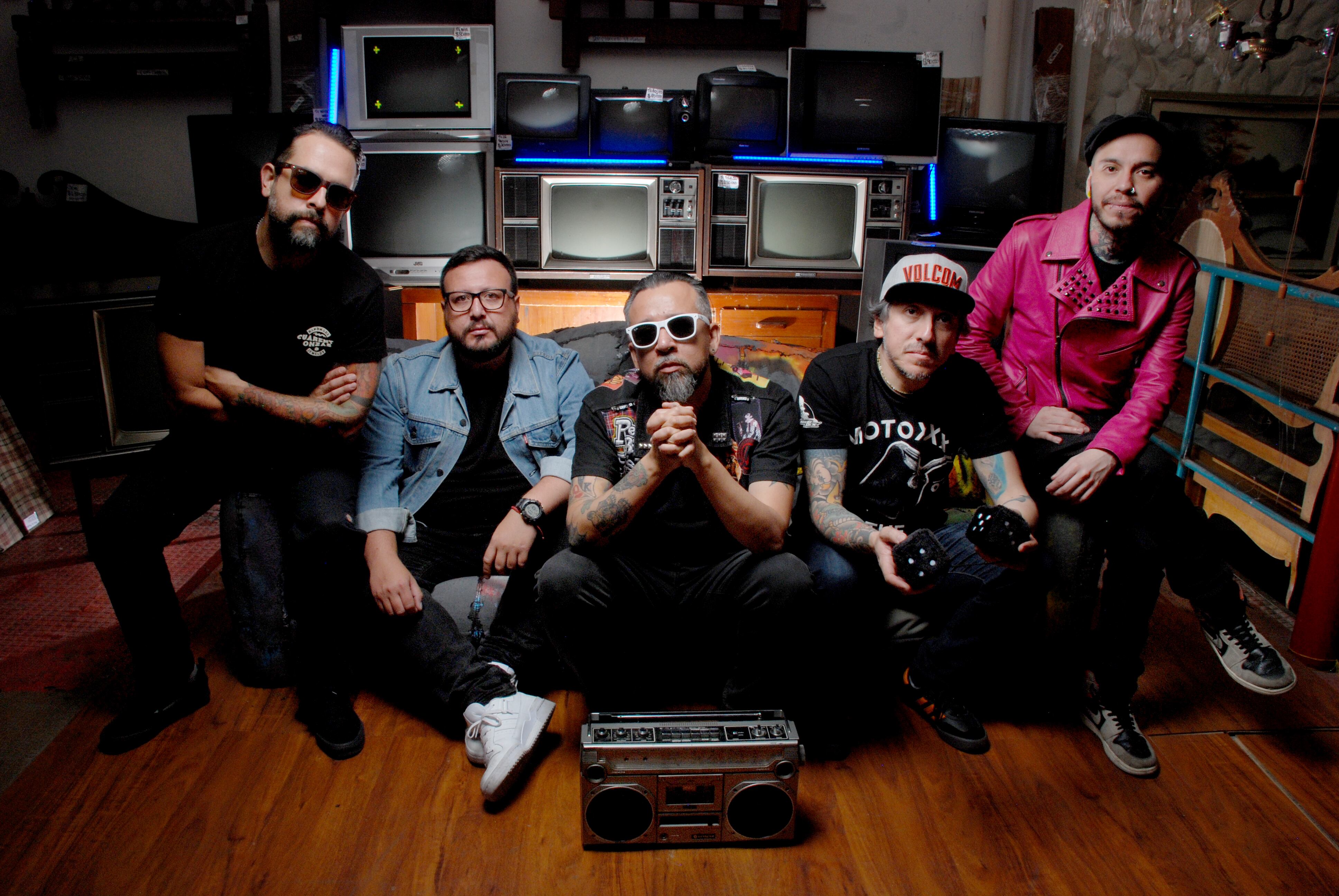 Los Rabones es una banda conformada por el bajista y vocalista Cristian Leguizamón; el baterista, Diego Sierra y los guitarristas Andrey Morales, Diego Flores y Sergio “Checho” Aguilar.