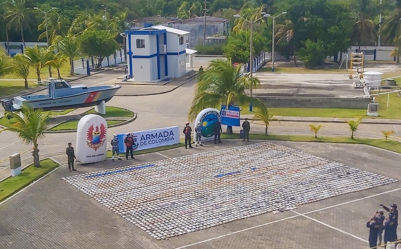los tripulantes de la Institución Naval hallaron 3.287 paquetes rectangulares al interior de 132 bultos.