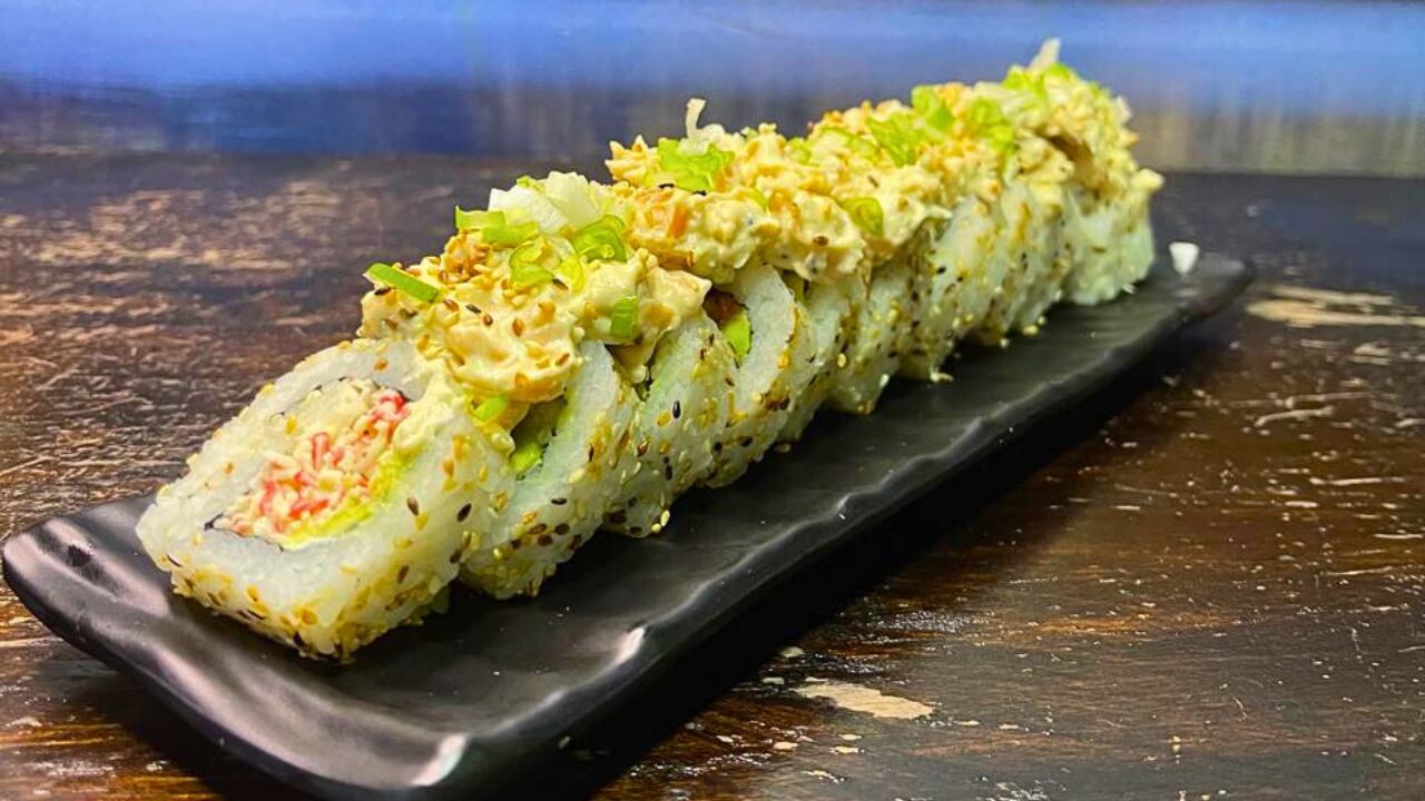 El Tsunami Roll de Tokio Sushi House busca ser el maki ganador del Sushi Fest en Cali.