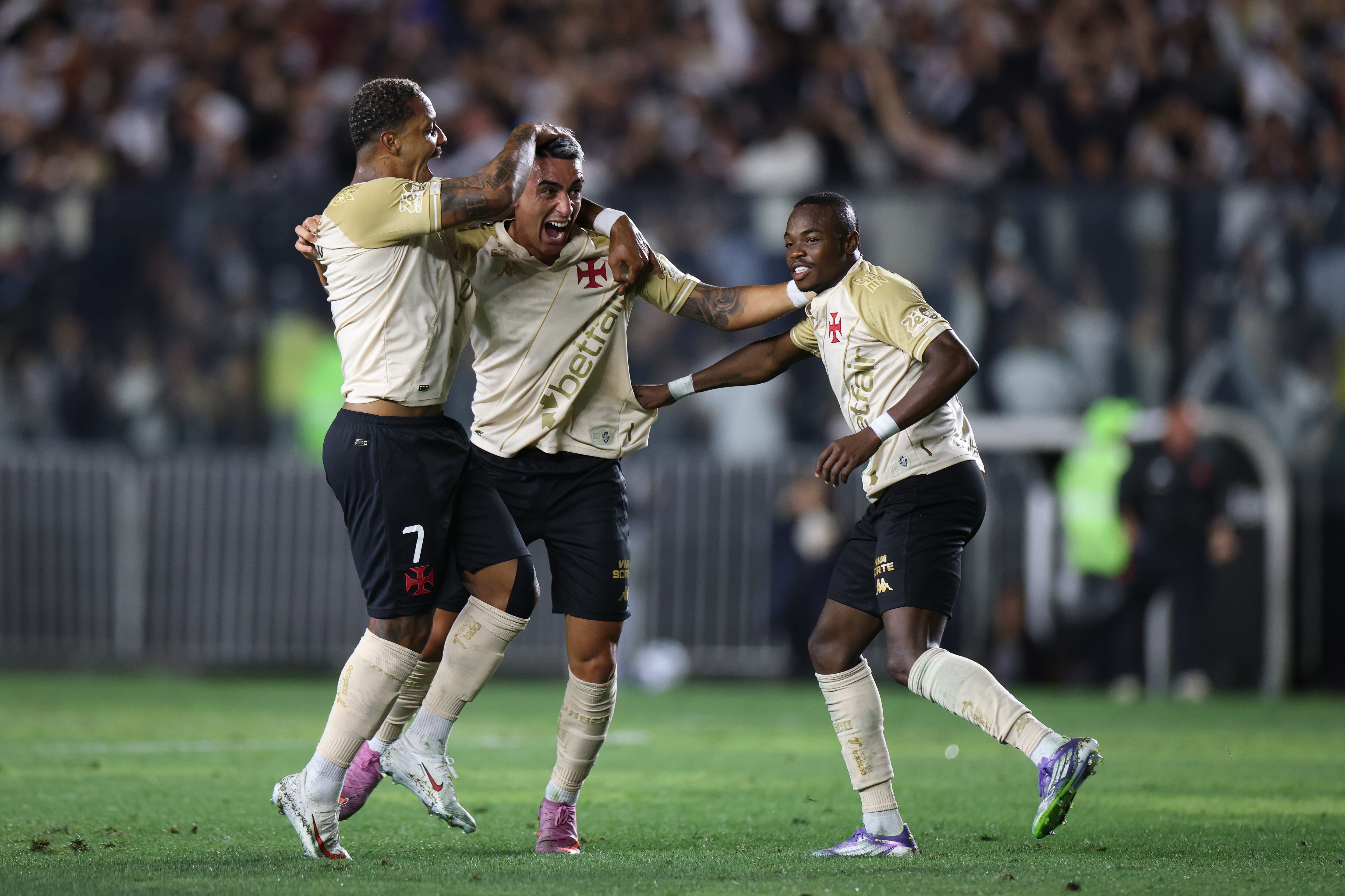 Carlos Andrés Gómez celebra un gol en su etapa por Vasco Da Gama, de Brasil