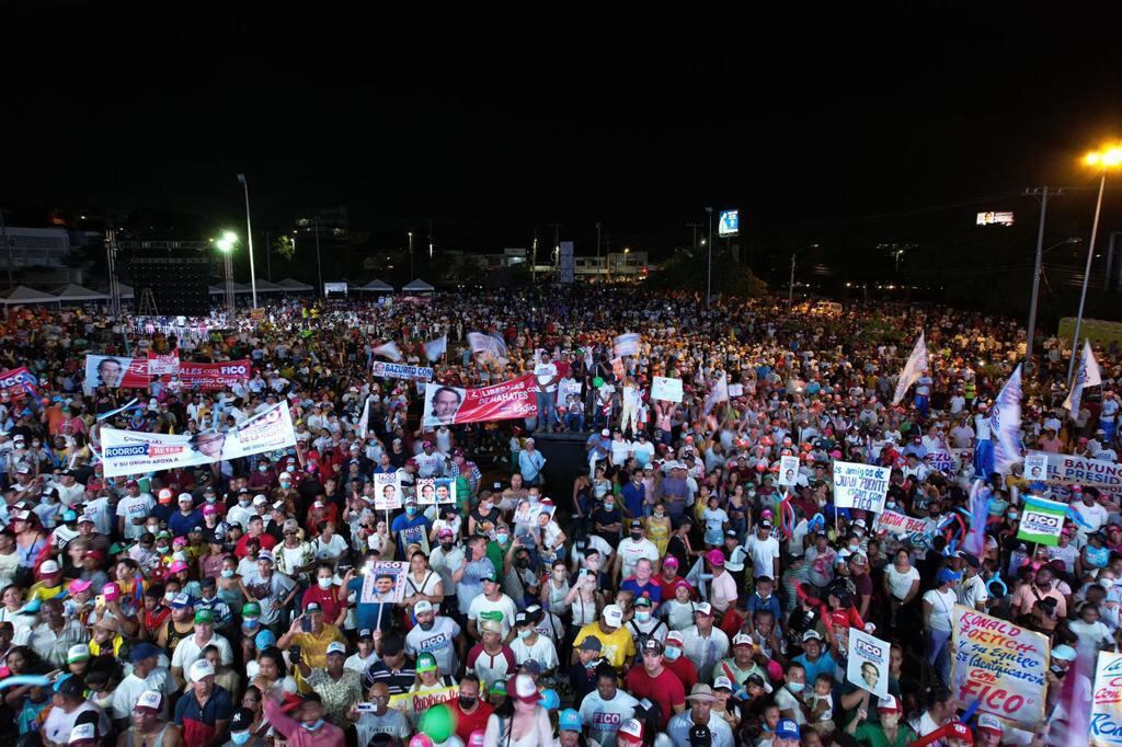 Federico Gutiérrez en campaña por la Costa Caribe.