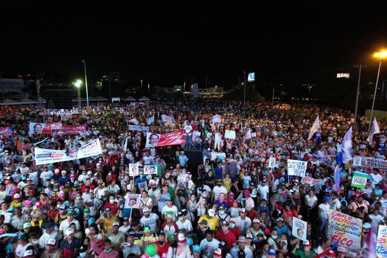 Federico Gutiérrez en campaña por la Costa Caribe.