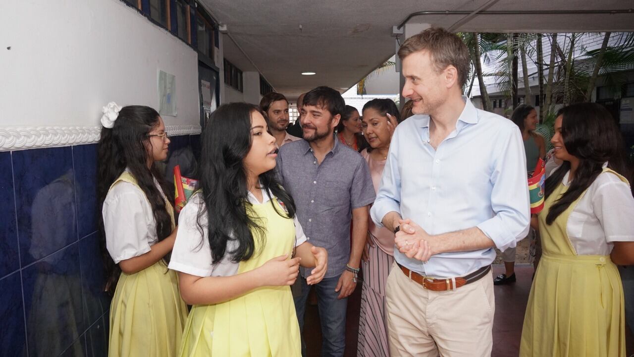 En reunión con el representante del Gobierno británico, el mandatario de los barranquilleros aseguró que se seguirán fortaleciendo lazos con el Reino Unido.