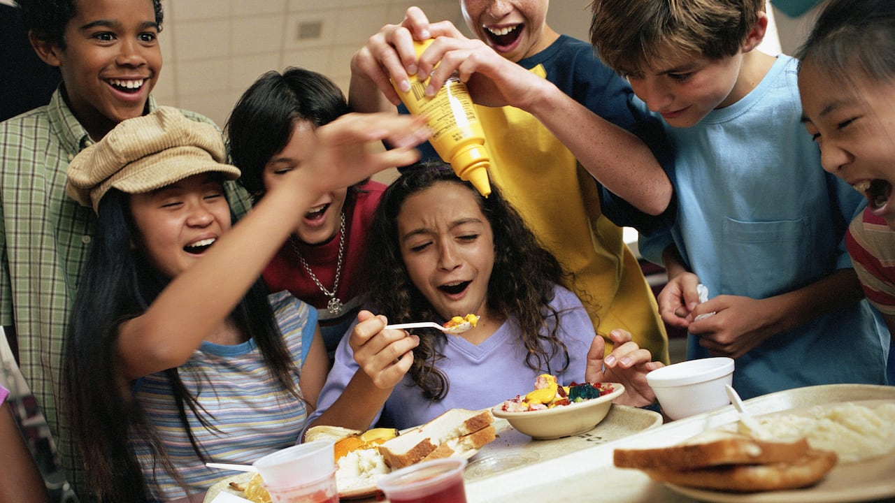 Hay niños que se descontrolan en los restaurantes.