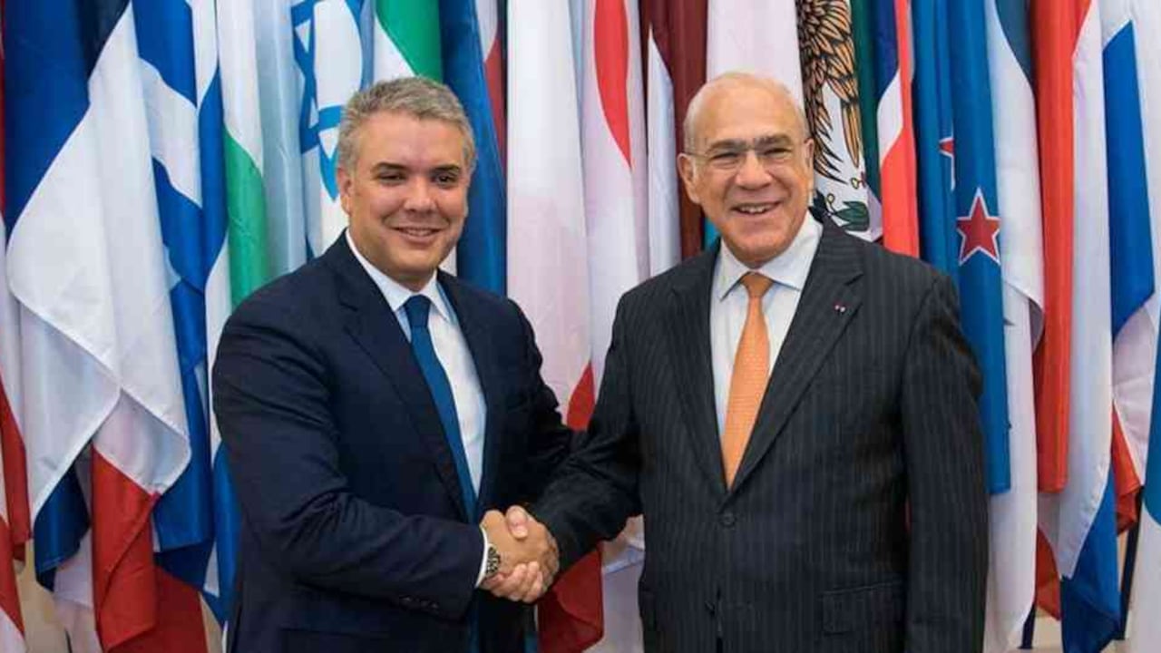 El presidente Iván Duque junto con Ángel Gurría, secretario general de la Ocde.