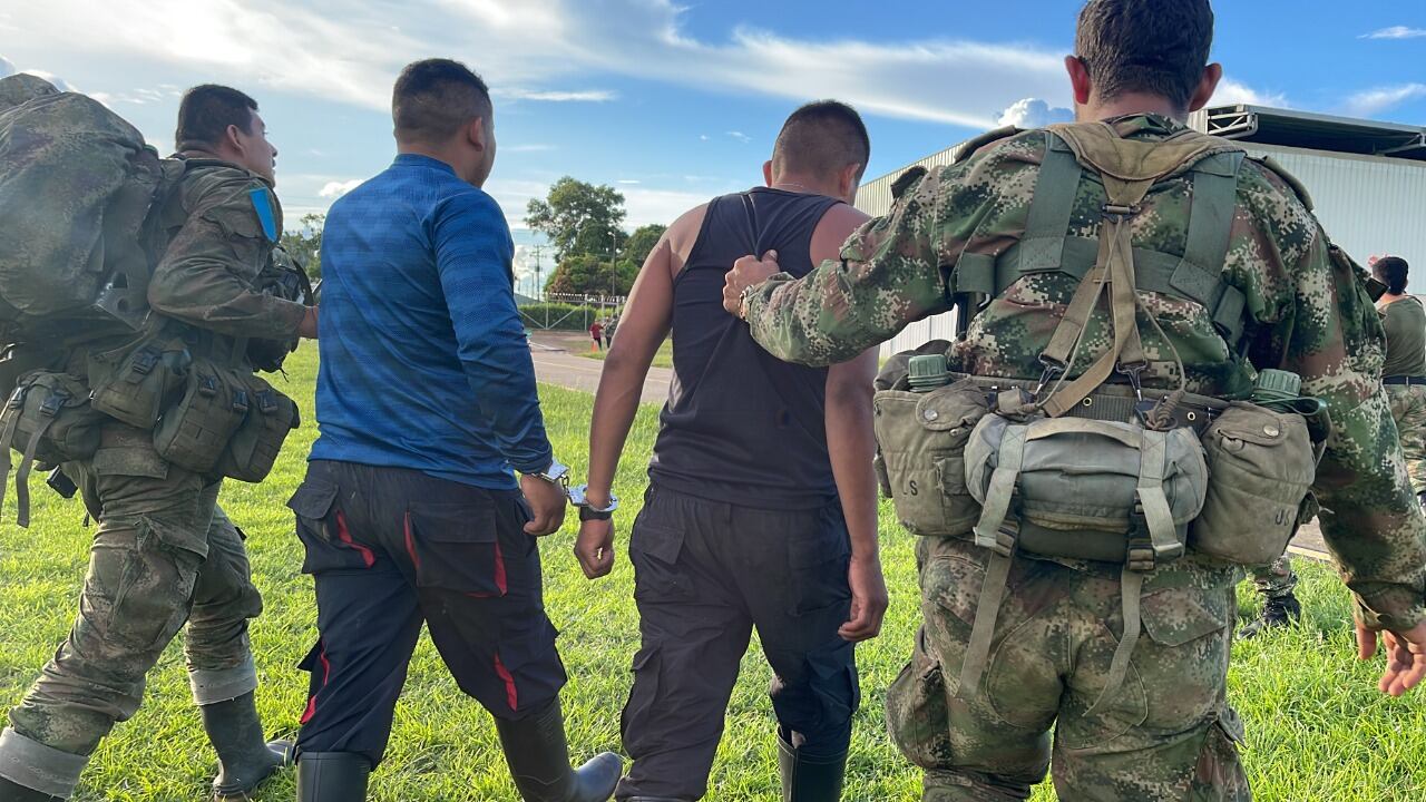 La operación, en la que fueron capturados los tres criminales, se dio en la vereda Puerto Valencia, del municipio del Retorno, departamento de Guaviare.