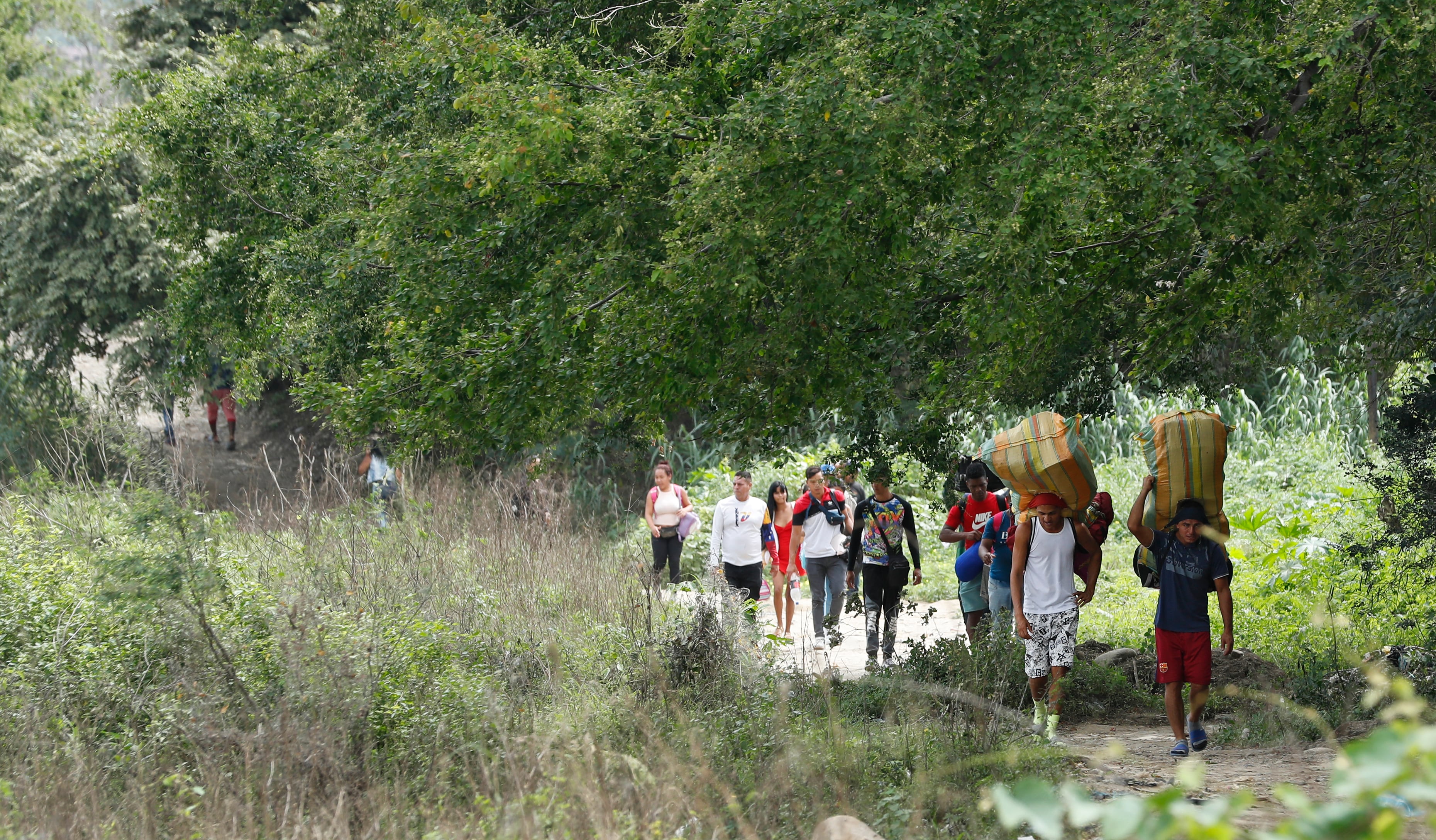 Paso por las trochas de los trocheros despues de la Reapertura de la frontera de la zona metropolitana de Cúcuta con Venezuela 
Enero 24 del 2023
Foto Guillermo Torres Reina / Semana
