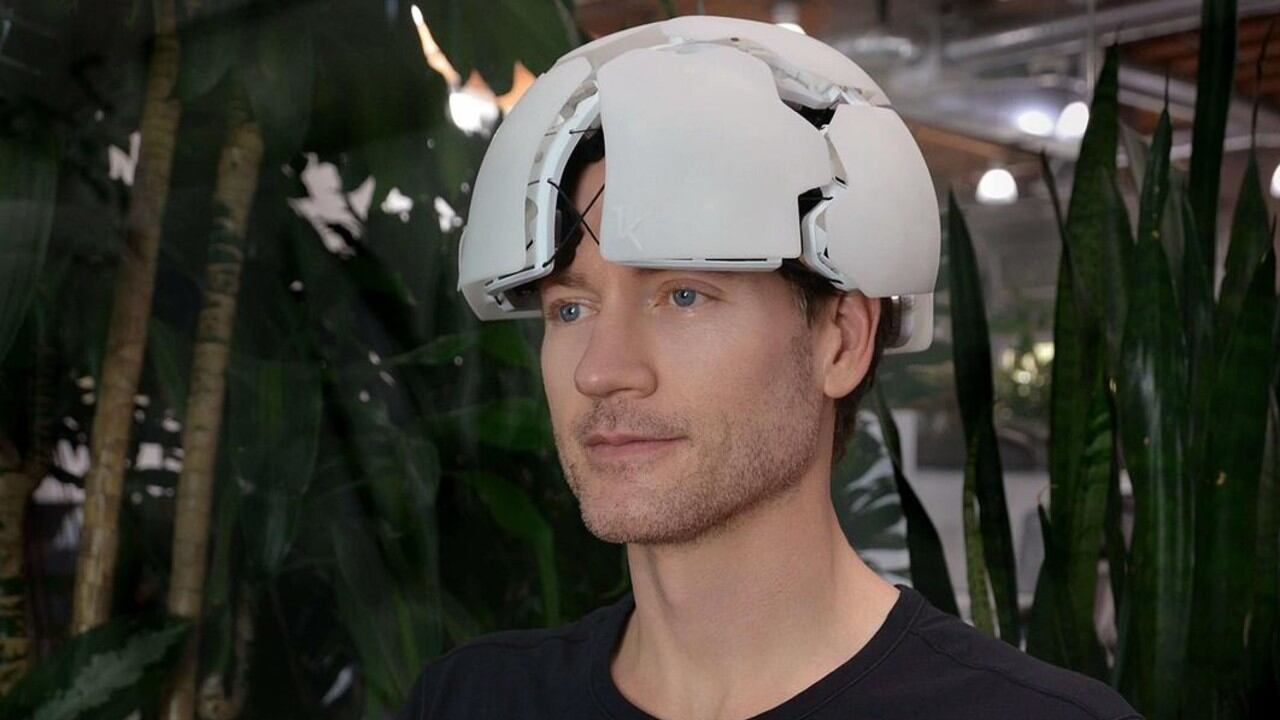 Despertarse, medir biomarcadores, terapia de luz roja, comer una sola vez al día: así busca Bryan Johnson retroceder décadas en su reloj biológico.