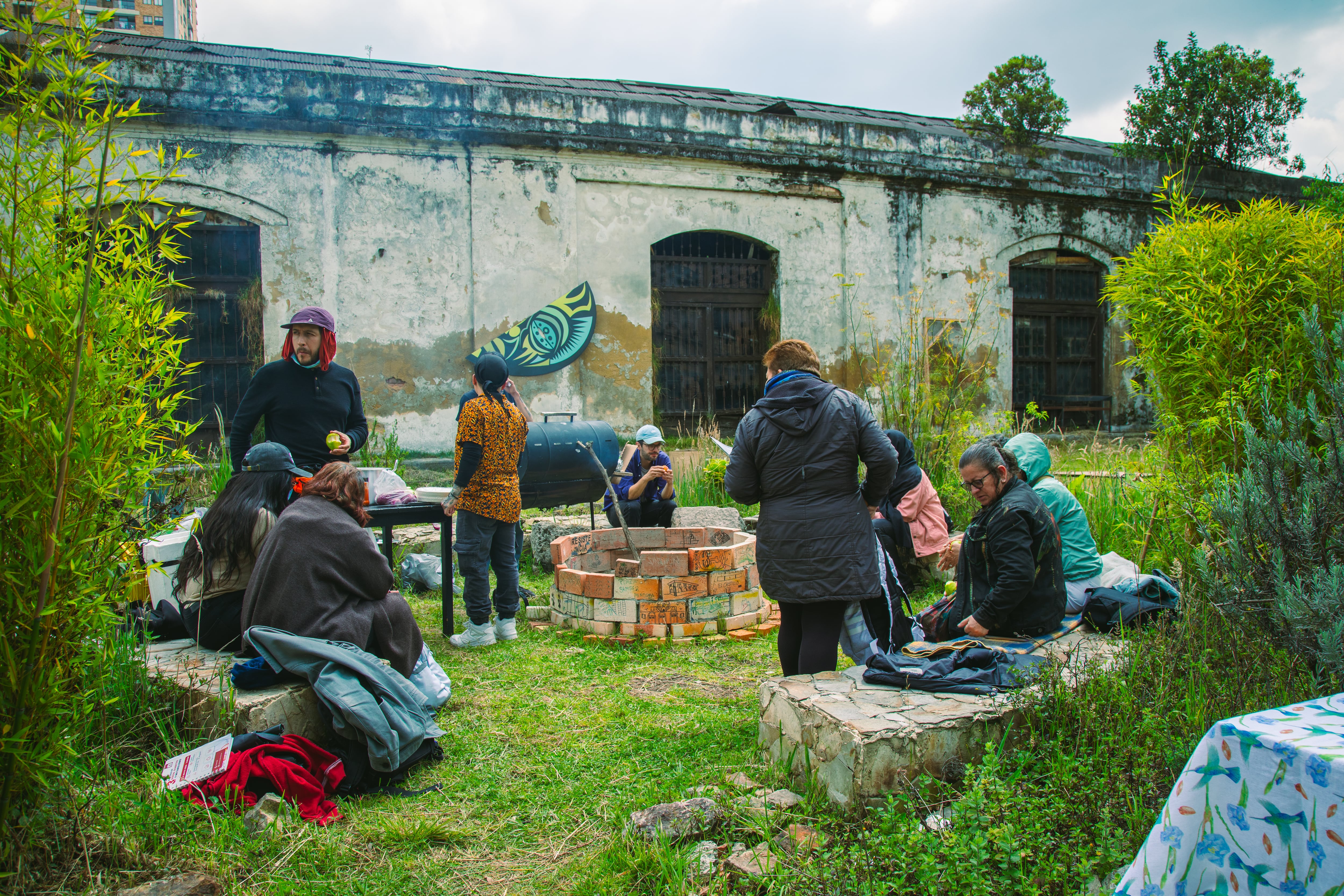 ‘6402+ Razones para no olvidar’: tres años de trabajo con las madres de MAFAPO llegan a la Estación de La Sabana.